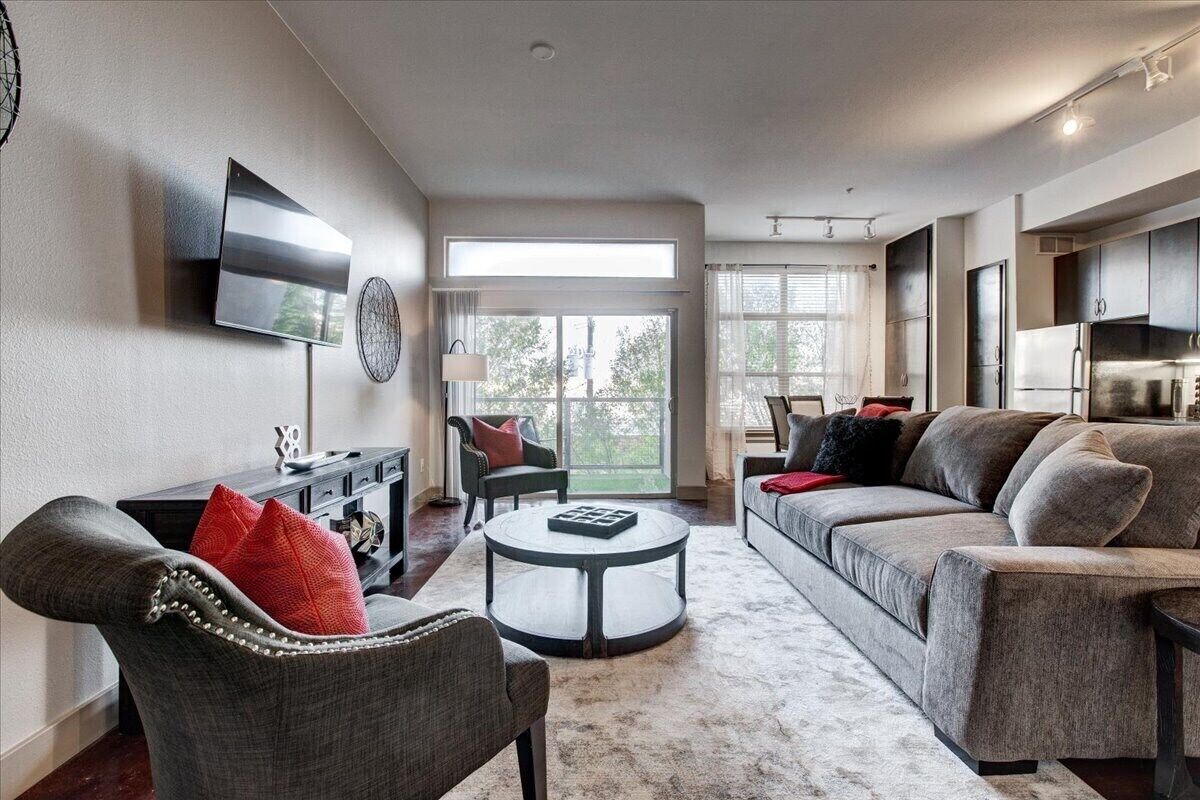 1 Bedroom - King Bed - Gym - Deep Ellum