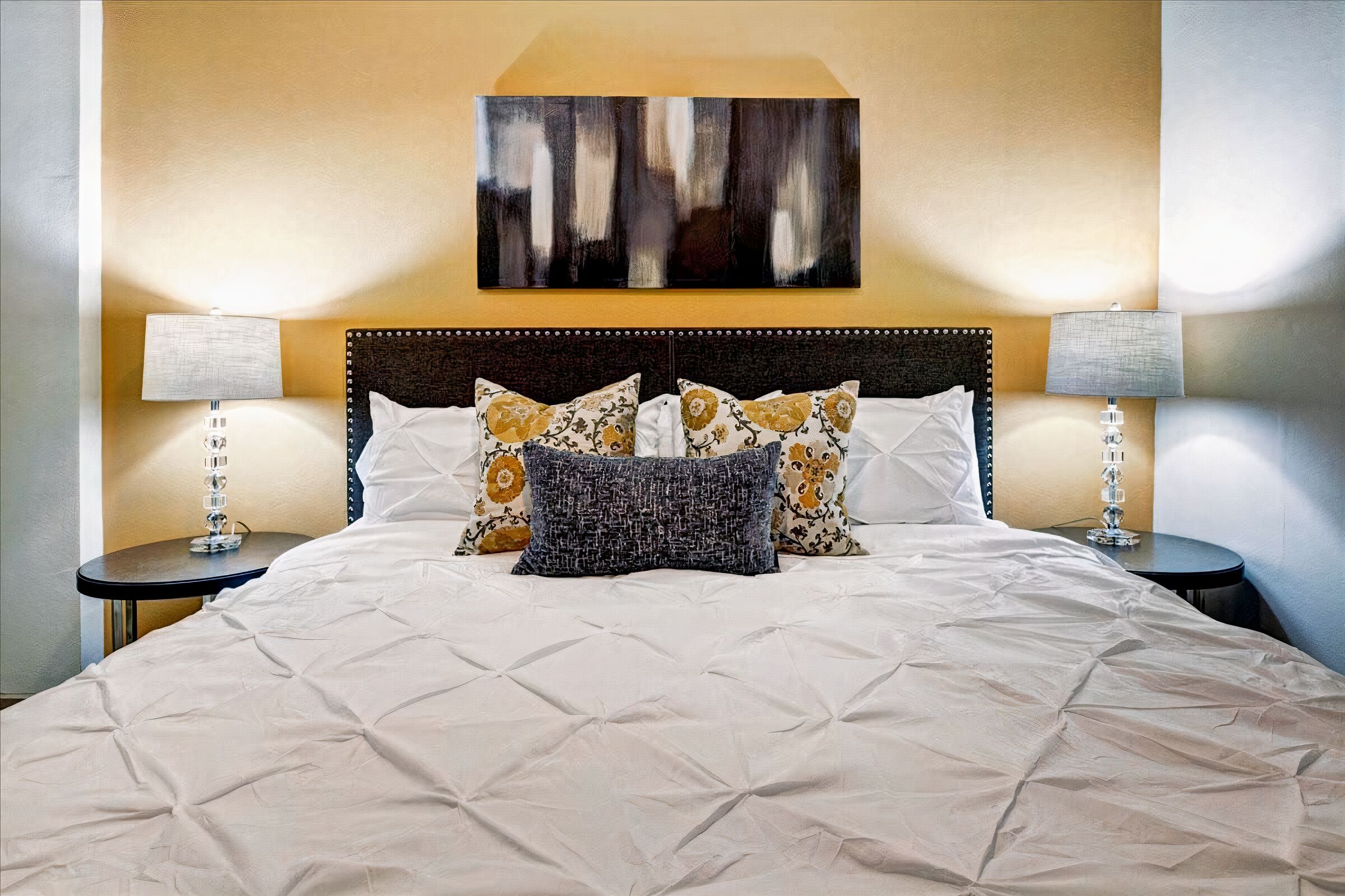 Studio Apartment - Patio - Parking - Gym