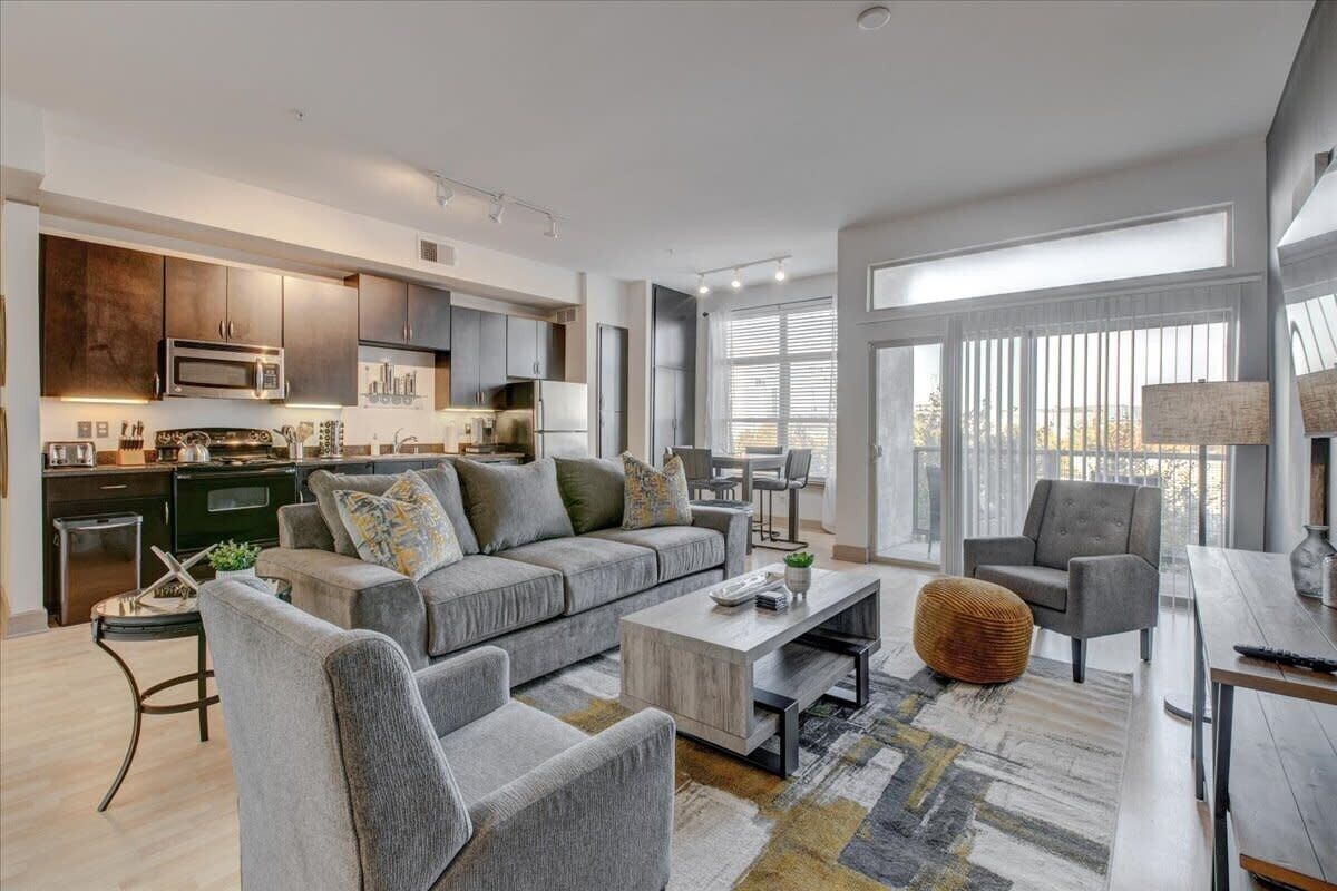 King Bed - 1 Bedroom - Deep Ellum - Parking - W/D