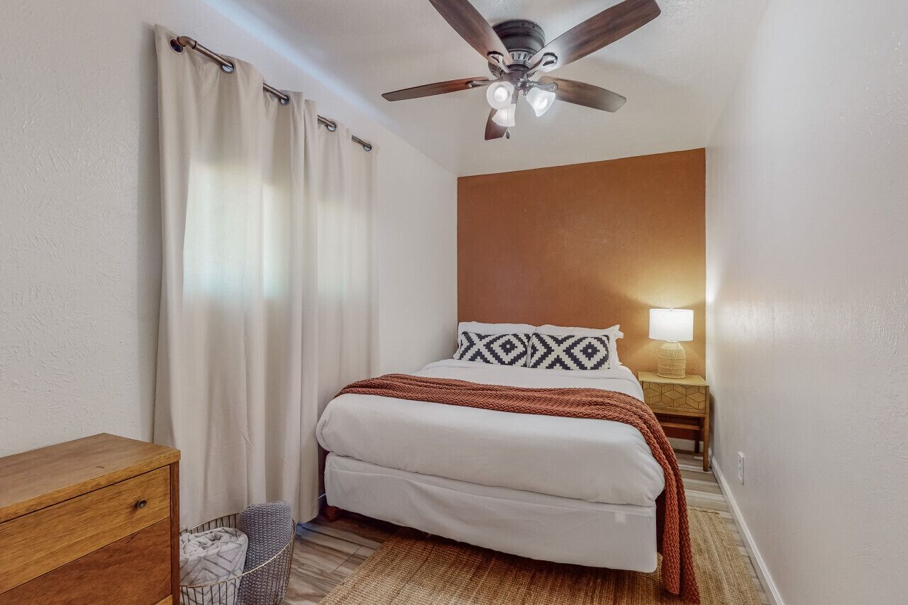 1 chambre, bureau, fer et planche à repasser, Wi-Fi gratuit