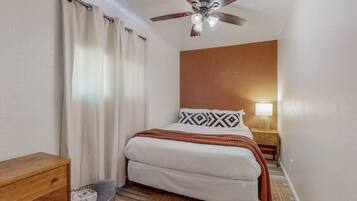 1 chambre, bureau, fer et planche à repasser, Wi-Fi gratuit