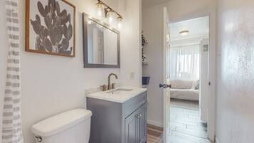 Sèche-cheveux, serviettes fournies