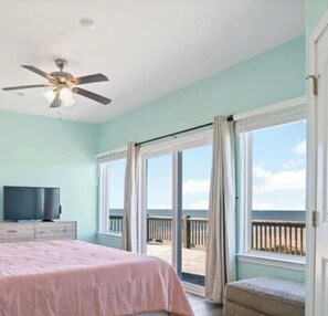 3 bedrooms, travel crib, free WiFi, bed sheets - Stunning Beachfront 3 Bedroom Home, CoralMoonBeach (Gilchrist)