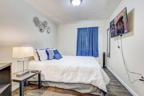 Bureau, fer et planche à repasser, Wi-Fi gratuit, draps fournis