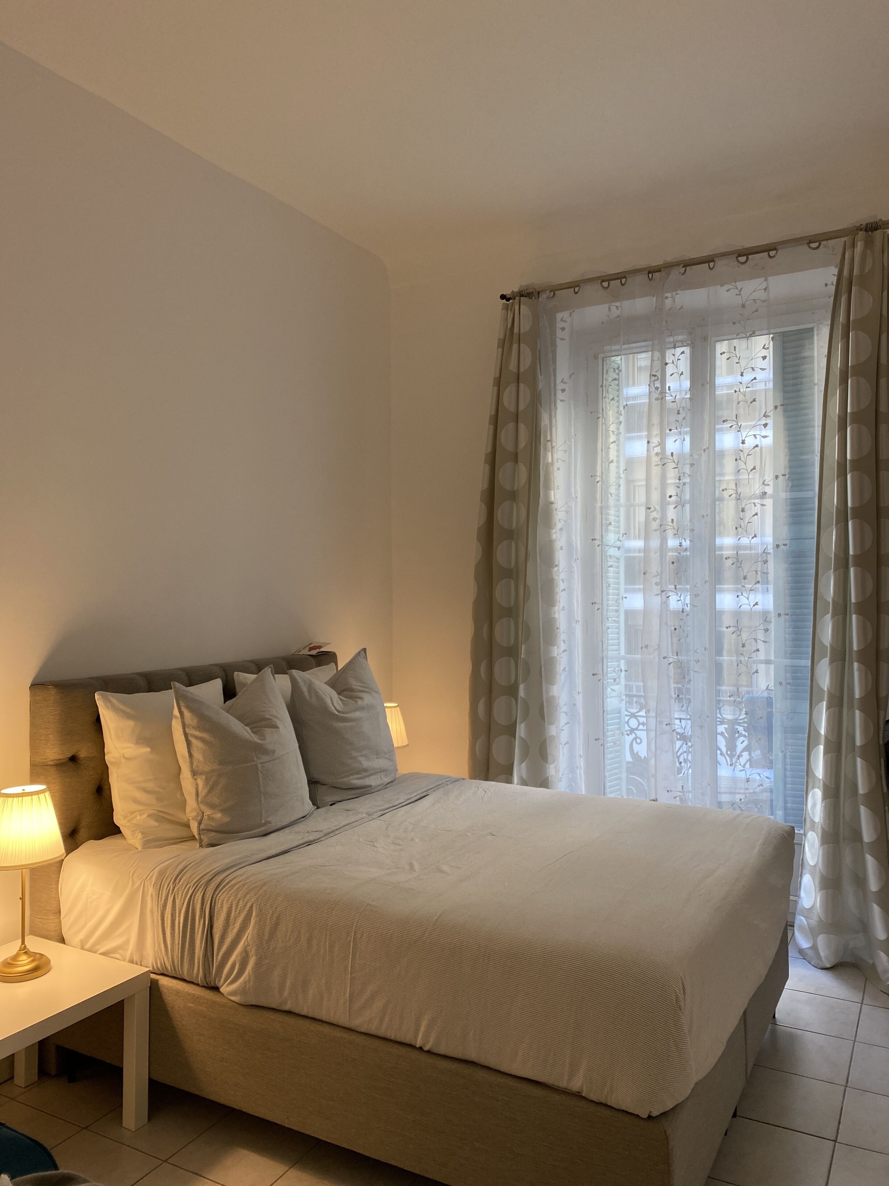 Cozy City Center Flat, 5 Minutes to the SEA, 5 Minutes to Tram/Train + Wifi + AC