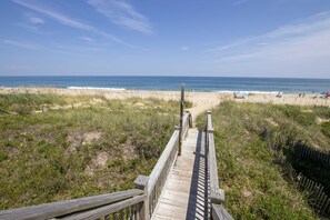 On the beach - OCEANFRONT, Pool, H Tub, Theater Rm, Rec Rm, Prvt Beach access, KD1613, Paradise VI (Kill Devil Hills)