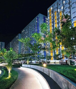 Property grounds - Family & Pet-Friendly Haven with Free Airport Pick-Up Feel-Good City Living! (Pasig)