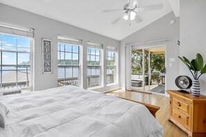 5 bedrooms, desk, free WiFi, bed sheets