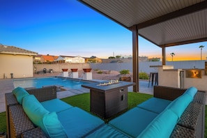 Terrace/patio - "Sunriver Estate" l 4bd l Pool l Spa l Sleeps 12 (Bullhead City)