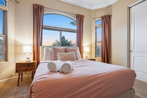 5 bedrooms, desk, free WiFi, bed sheets