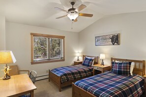 3 bedrooms, desk, free WiFi, bed sheets