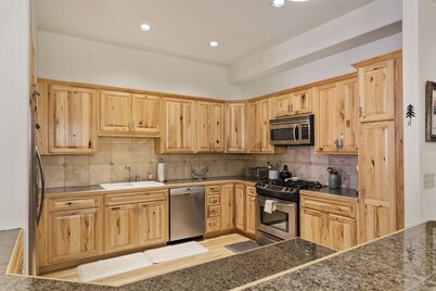 Big Kitchen - On Ski Bus Line - Comm Hot Tub