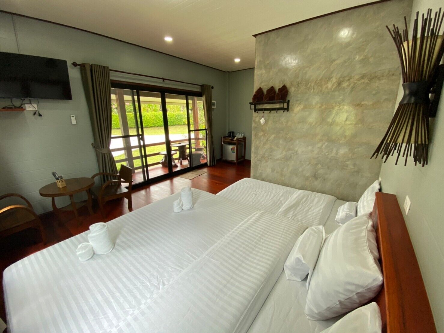 标准三人房 | 免费 WiFi