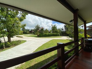 Standard Triple Room | Free WiFi - Pruksa View Homestay (Nam Nao)
