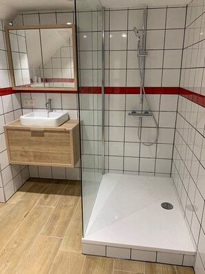 Douche, papier de toilette