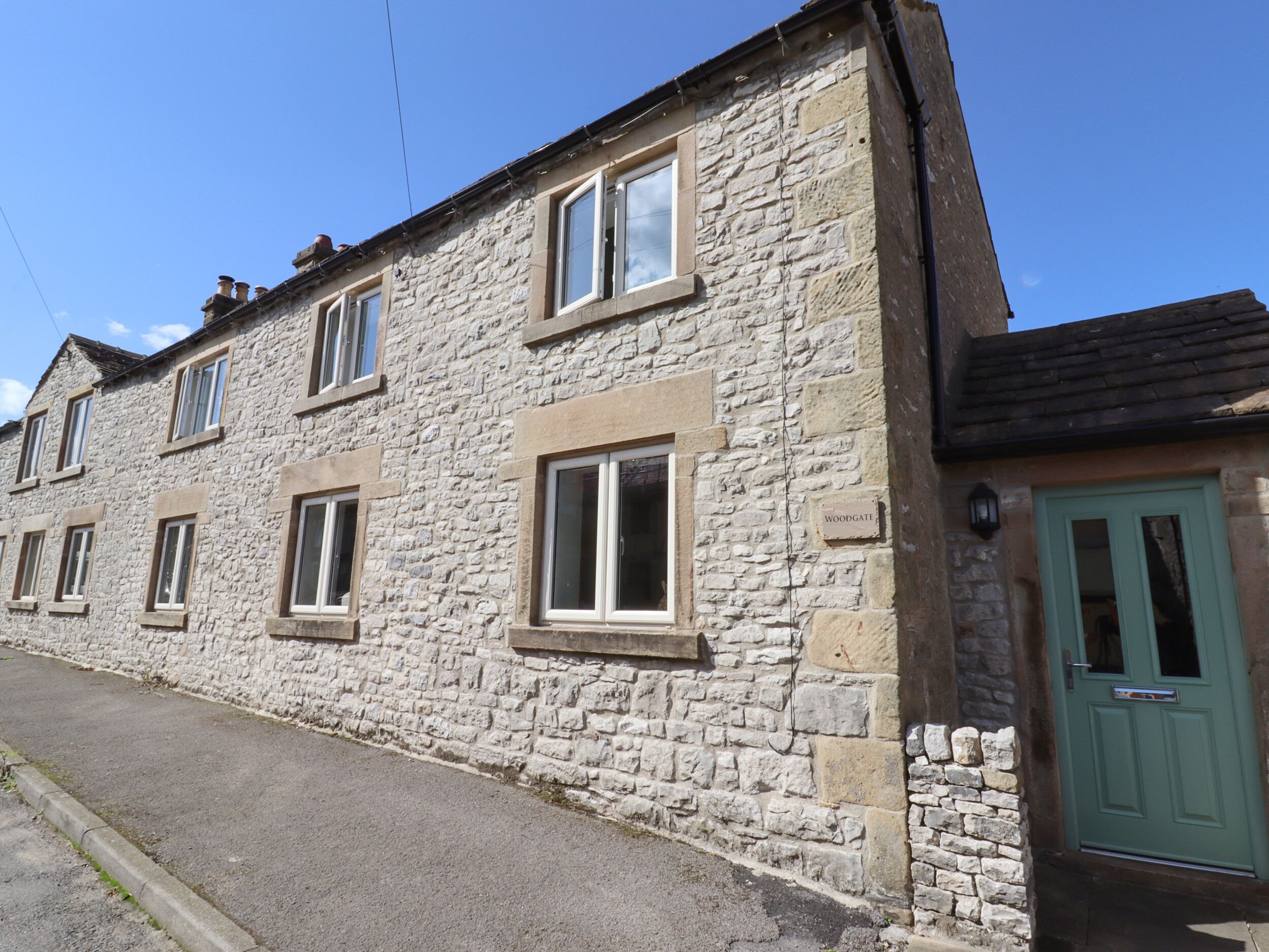 WOODGATE, pet friendly, character holiday cottage in Miller’s Dale