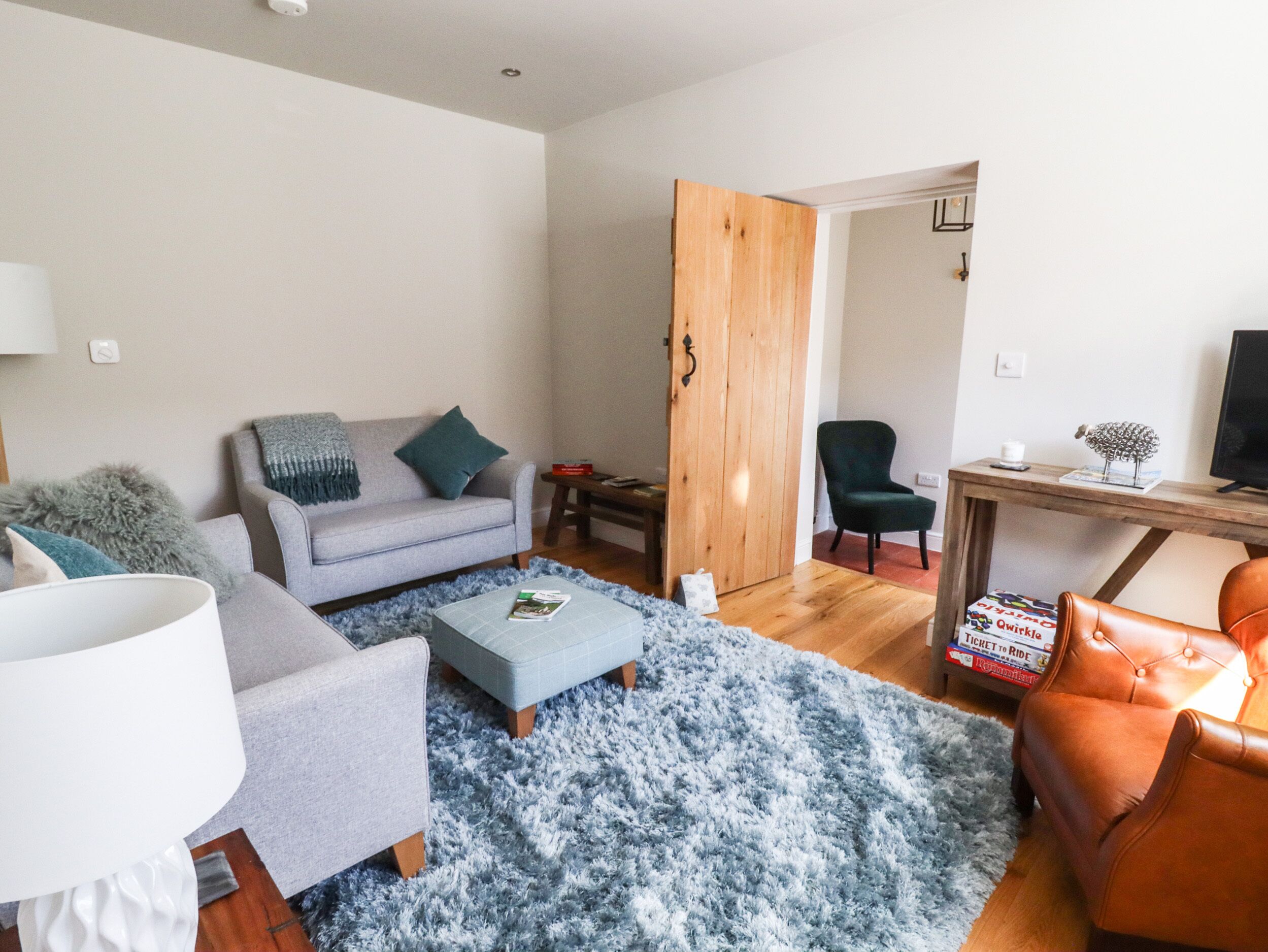 WOODGATE, pet friendly, character holiday cottage in Miller’s Dale