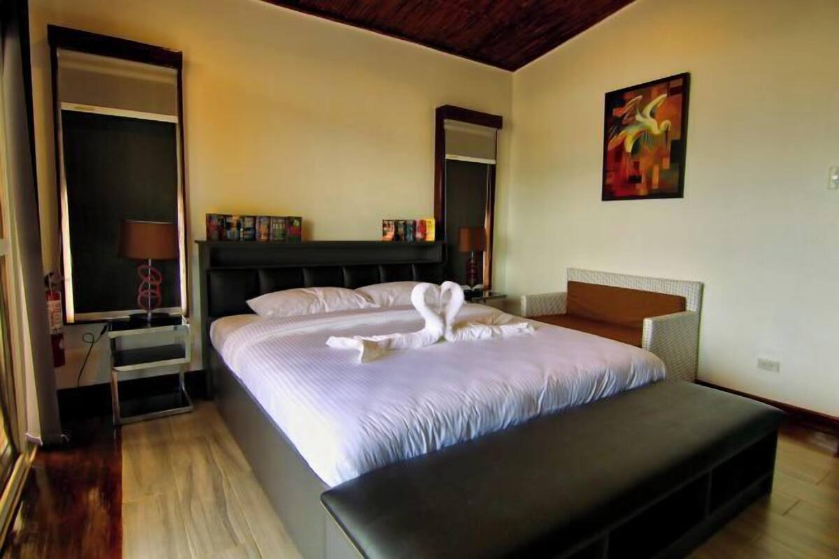 Minibar, in-room safe, free WiFi, bed sheets