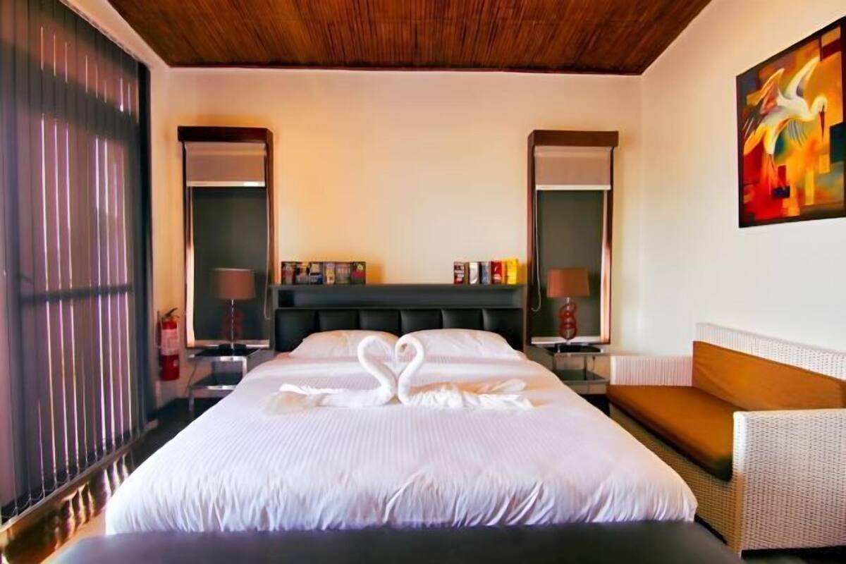 Minibar, in-room safe, free WiFi, bed sheets