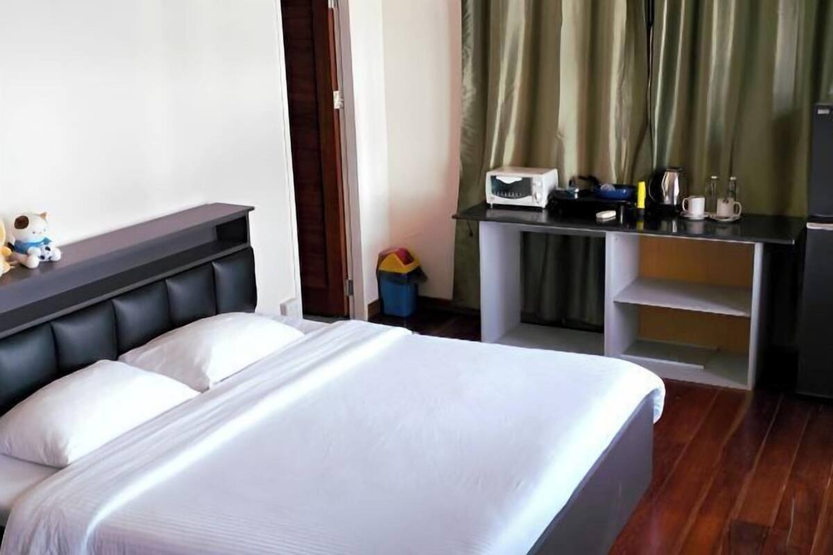 Minibar, in-room safe, free WiFi, bed sheets