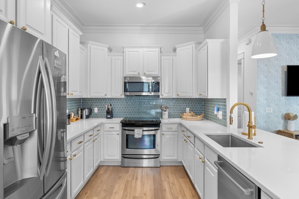 Frigorifero, microonde, forno, piano cottura