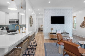 Fridge, microwave, oven, stovetop - Good Day Sunshine by AvantStay | Sleeps 16, Pool + Private Beach Access (Seacrest Beach)