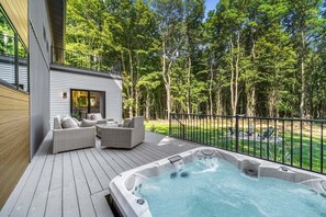 Terrace/patio - Chateau Soda at Pier Cove (Fennville)