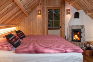 1 bedroom, desk, free WiFi, bed sheets