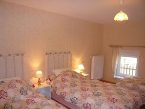 5 bedrooms, free WiFi, bed sheets