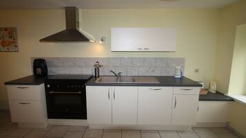 Refrigerador, microondas, horno y lavavajillas