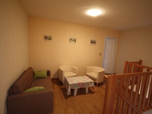 Interior - Spacious Family-Friendly Cottage with Large Terrace, Garden, and Easy Access to Ski and Lake Activities (Docelles)