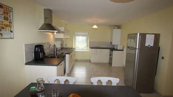 Refrigerador, microondas, horno y lavavajillas