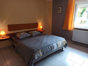 5 bedrooms, free WiFi - Spacious Family-Friendly Cottage with Large Terrace, Garden, and Easy Access to Ski and Lake Activities (Docelles)