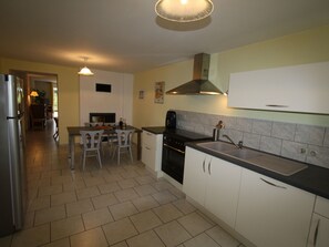 Kjøleskap, mikrobølgeovn, ovn og oppvaskmaskin