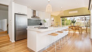 Fridge, microwave, stovetop, dishwasher