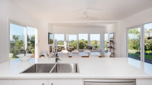 Interior - Ocean Panorama on Hetty with pool and spa (Rye)