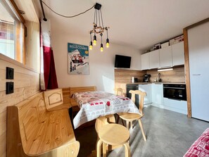 Dining - Apartment 4 ppl, terrace near ski-bus and shops (Notre-Dame-de-Bellecombe)