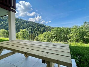 Outdoor dining - Apartment 4 ppl, terrace near ski-bus and shops (Notre-Dame-de-Bellecombe)