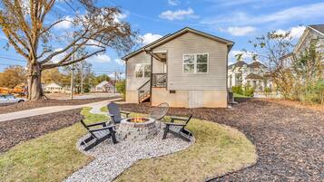 Vista frontal de la propiedad