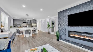 Signature House, 3 Bedrooms, Non Smoking, Terrace | Living room