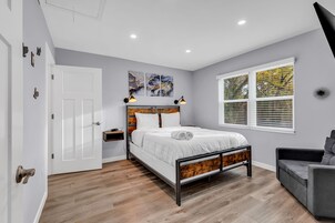 Signature House, 3 Bedrooms, Non Smoking, Terrace | 4 bedrooms, individually decorated, individually furnished