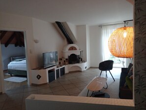 2 bedrooms, desk, iron/ironing board, travel cot