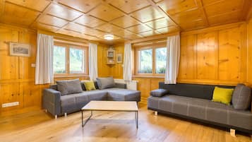 Apartamento básico, balcón, vistas a la montaña | 1 dormitorio y ropa de cama