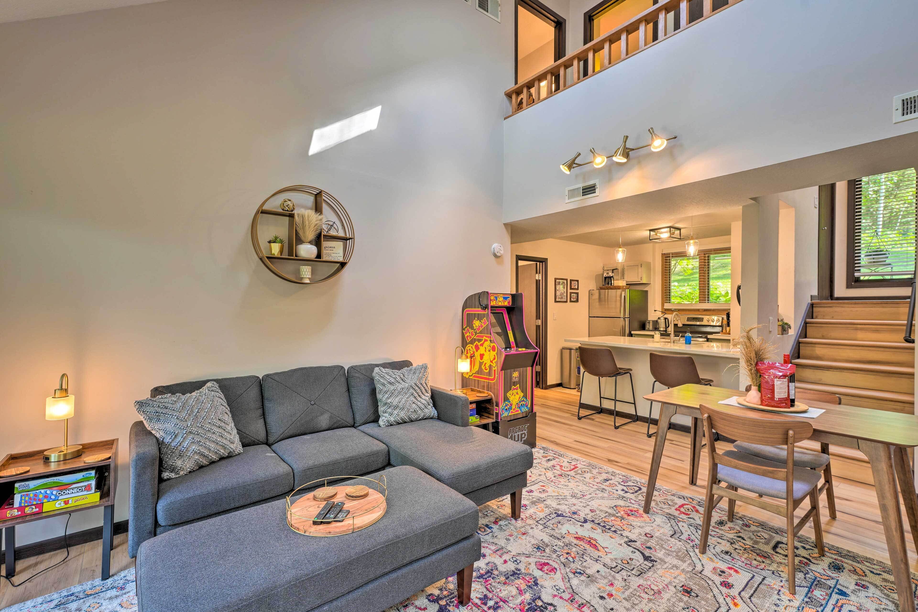 Family-Friendly Galena Townhome w/ Community Pools