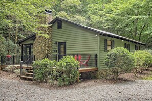 Exterior - “Serenity Wow!” Cabin on the Creek Close to Town (Blairsville)