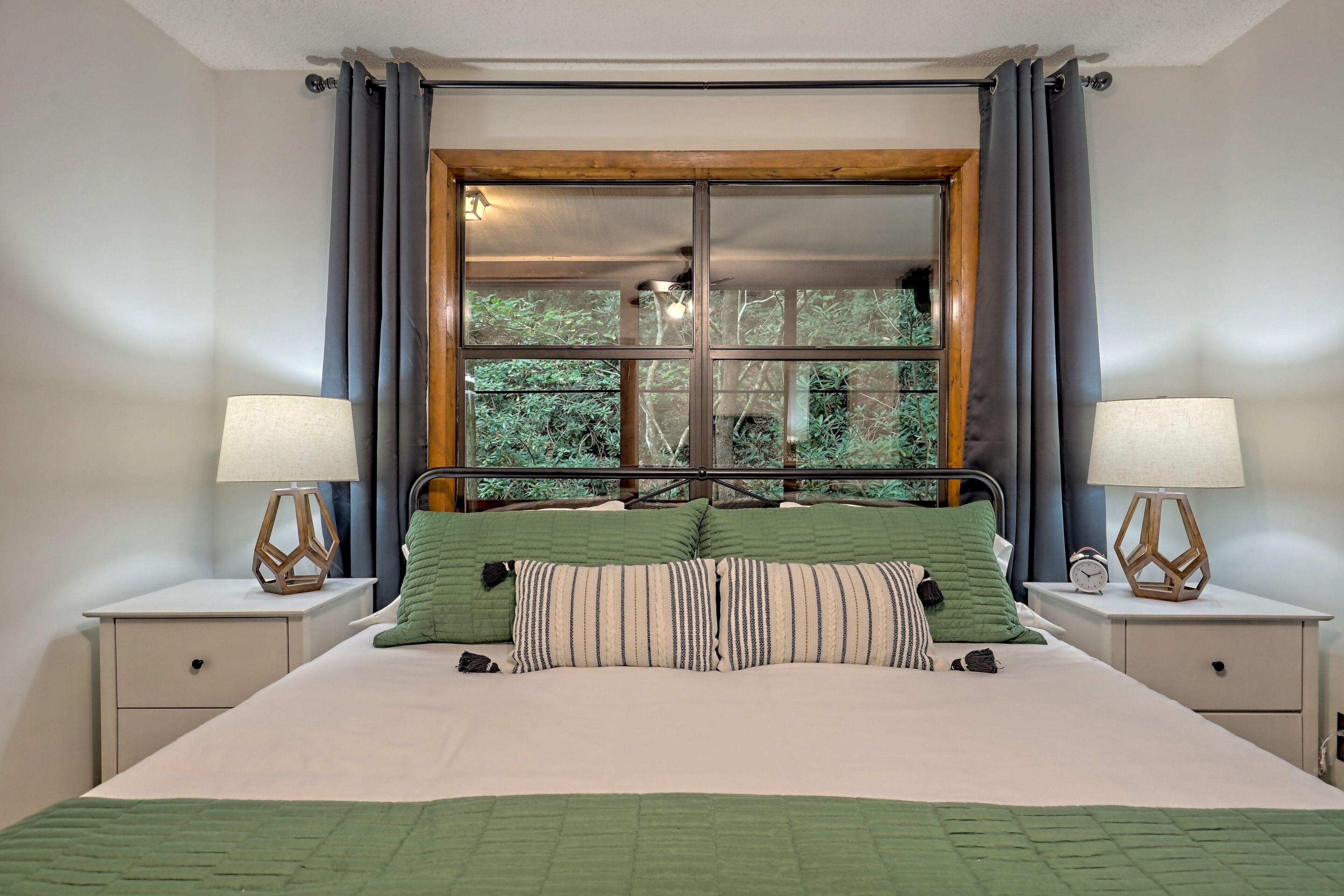 2 bedrooms, desk, iron/ironing board, free WiFi