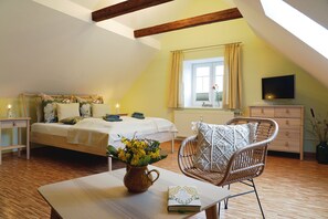 3 bedrooms, iron/ironing board, travel crib, free WiFi