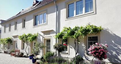 Apartment "Blütezeit"- Ferienhof Gräfe restaurierter 3-Seitenhof mit Pool&Sauna