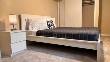 3 bedrooms, in-room safe, desk, iron/ironing board