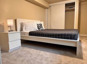3 bedrooms, in-room safe, desk, iron/ironing board